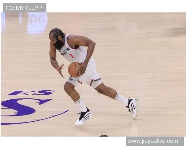 卢指导:球队计划新赛季降低哈登使用率与比赛负荷以提升整体表现 卢指导:球队计划新赛季降低哈登使用率与比赛负荷以提升整体表现