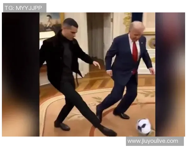 特朗普白宫新风尚与C罗合影高调挂墙引发热议 特朗普白宫新风尚与C罗合影高调挂墙引发热议